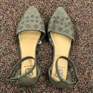 Daisy Fuentes Flats